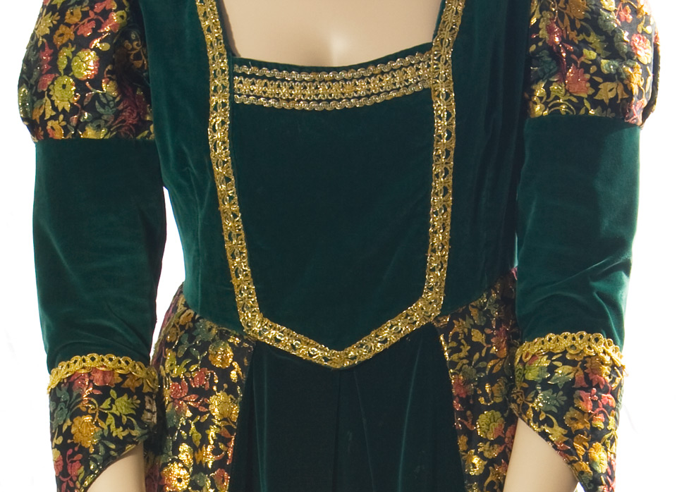 Elizabethan Costume Gown